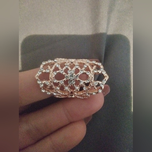 Jewelry - NWOT Ornate Victorian motif ring rose gold plated